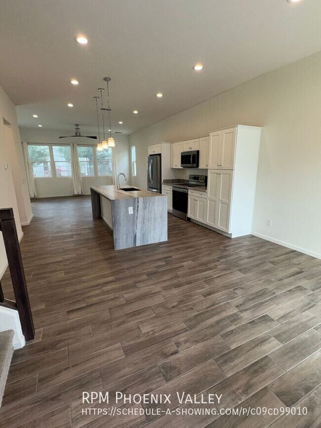 Photo - 383 N 157th Ln House