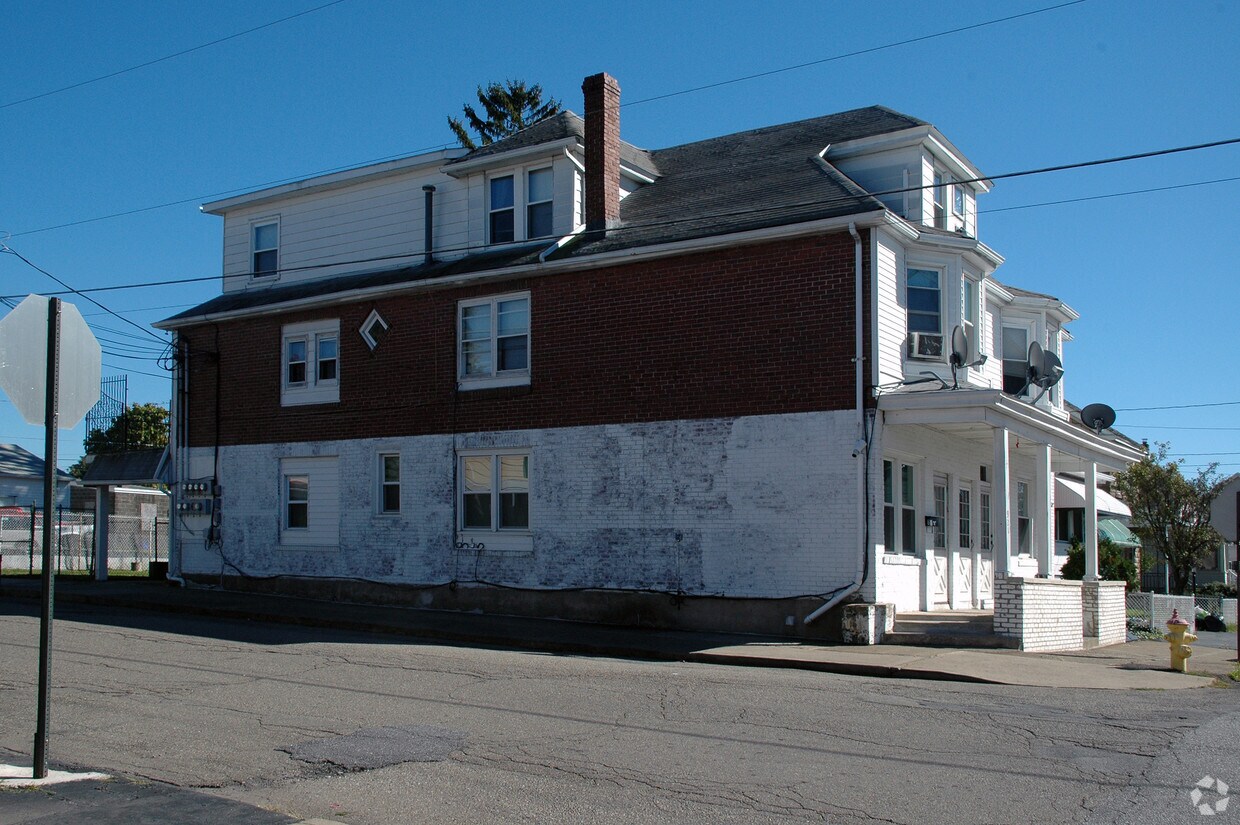 Building Photo - 921 N Locust St