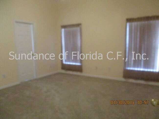 Fenced yard backs to conservation area photo'