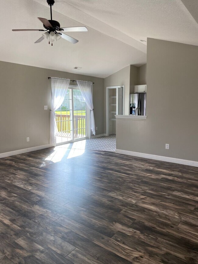 Foto del edificio - 112 Michelle Ward Ln