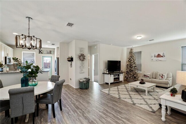 Building Photo - 205 La Dera Dr