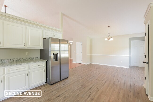 Building Photo - 2725 Lenora Springs Dr