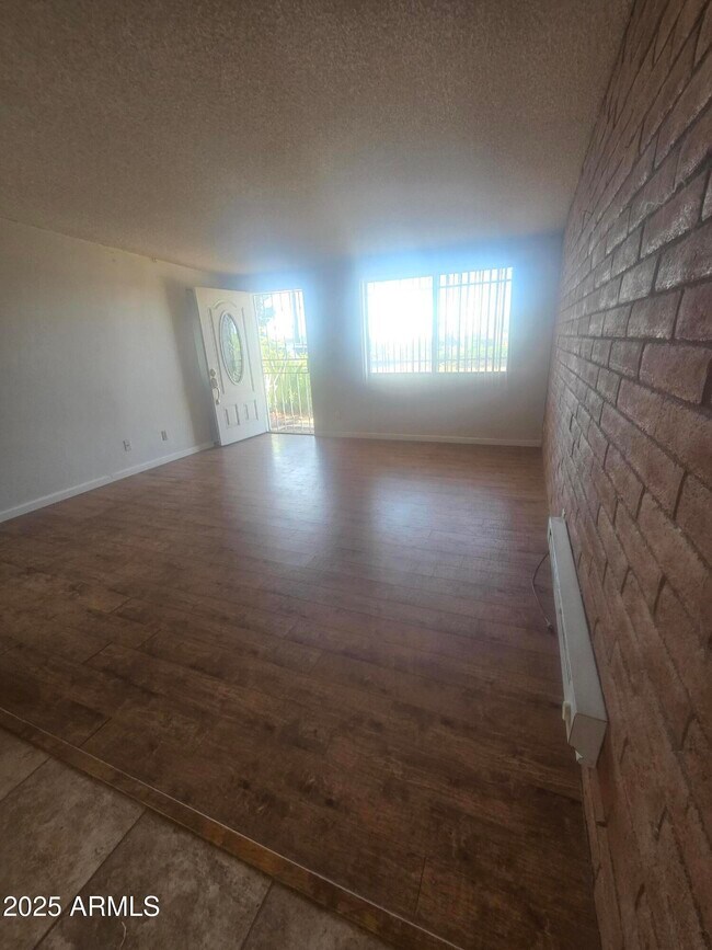 Building Photo - 2000 E Santa Maria Dr