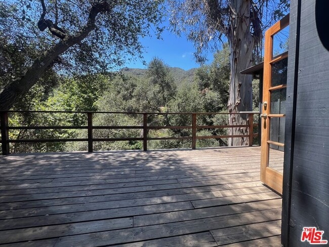 Building Photo - 764 Old Topanga Canyon Rd