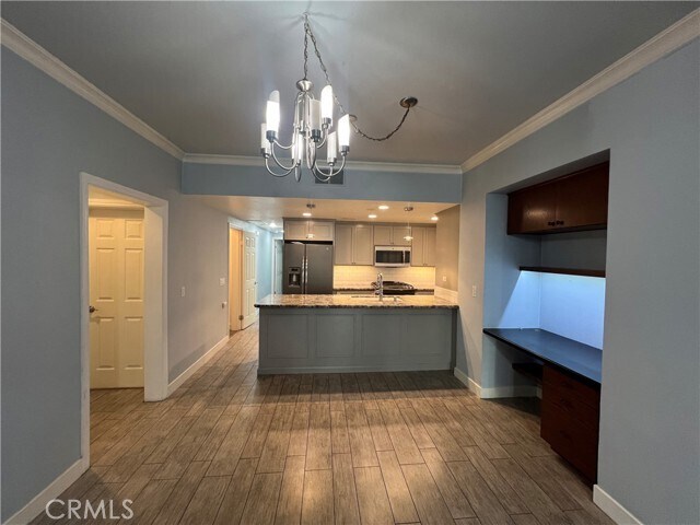 Foto del edificio - 11630 Warner Ave