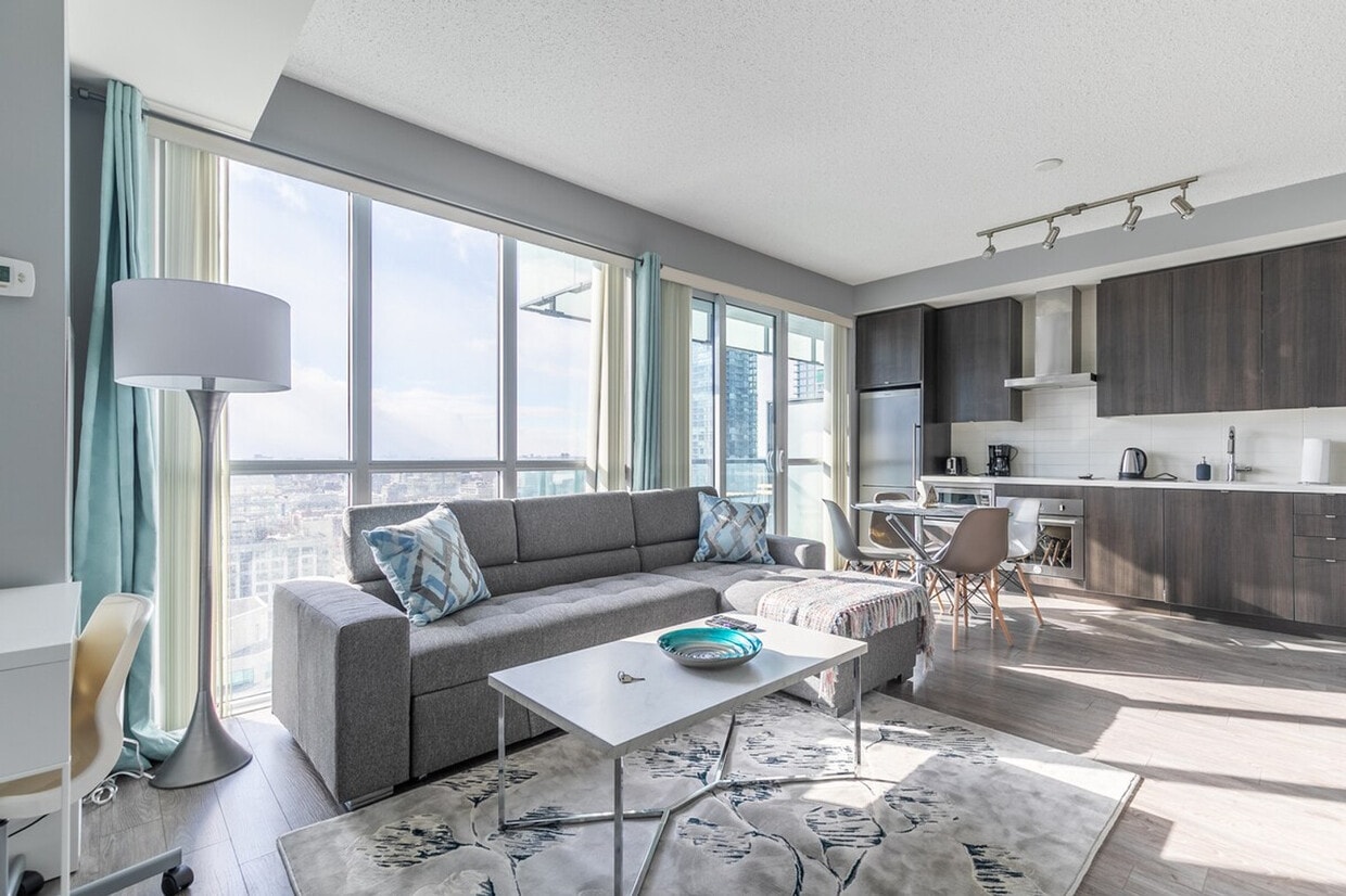 Primary Photo - 300 Front St W