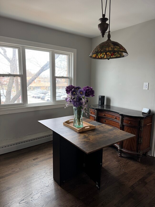 Foto del edificio - 1557 Monroe Ave