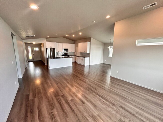 Building Photo - Stunning 4 Bed, 2 Bath Rancher in Spokane ...