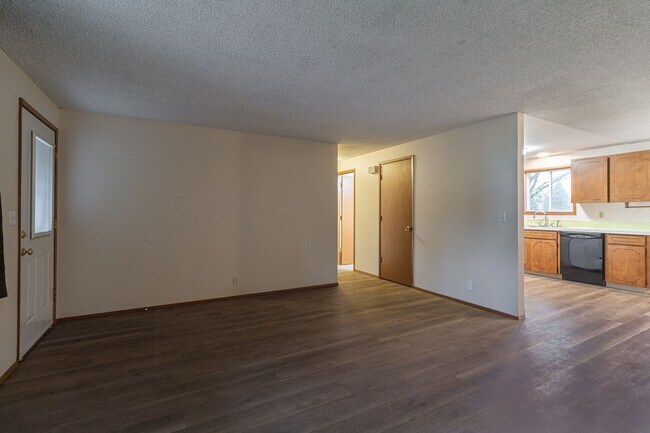 Foto del edificio - Beautiful 3 bedroom 1.5 bathroom home- Eve...
