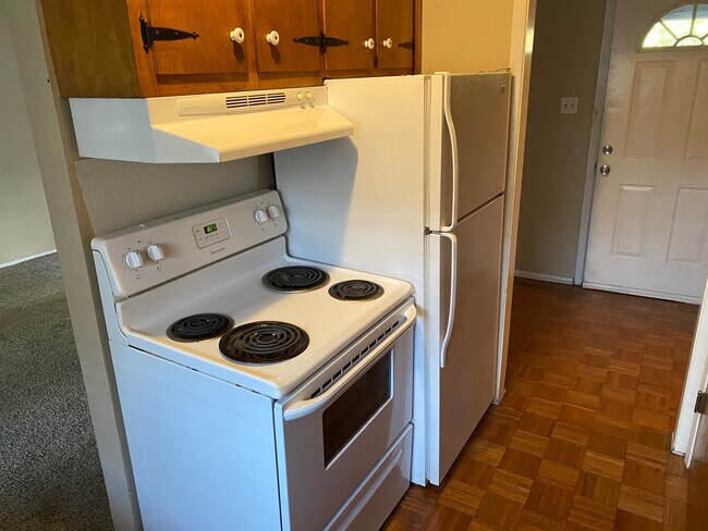 Kitchen - 2000 W Pinecrest Dr