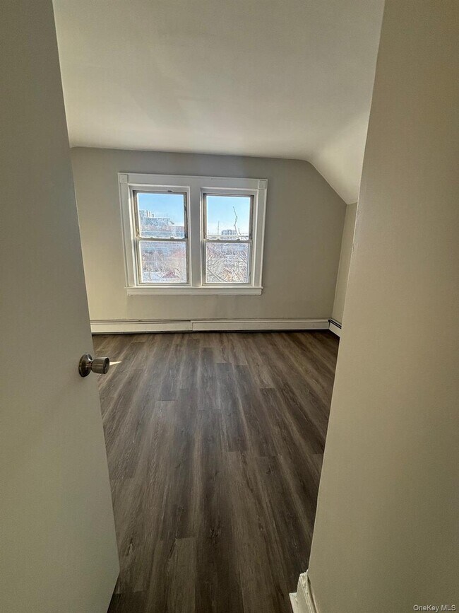 Building Photo - 127 E Chester St