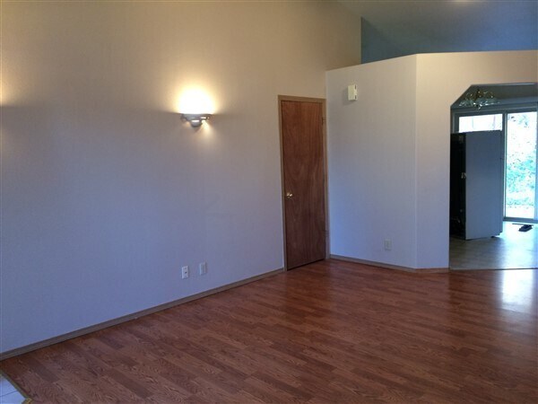 Foto del edificio - 2147-2149 SW Canyon Dr