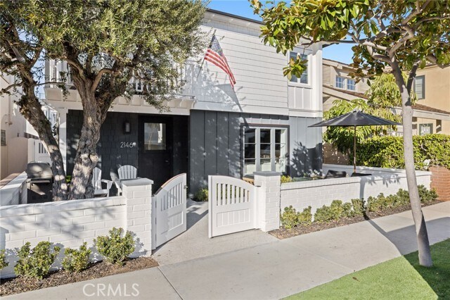 Building Photo - 2146 Miramar Dr