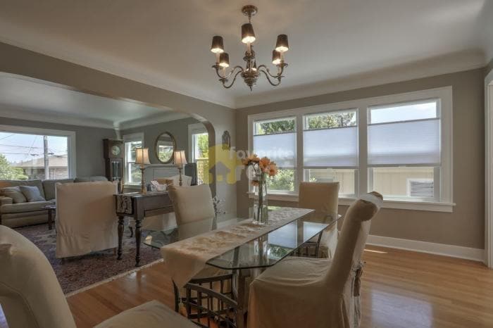 Building Photo - 3 bedroom in Seattle WA 98199