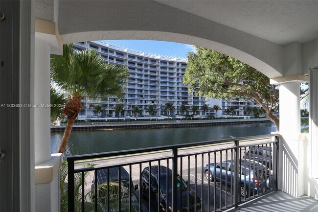 Foto del edificio - 3245 NE 184th St