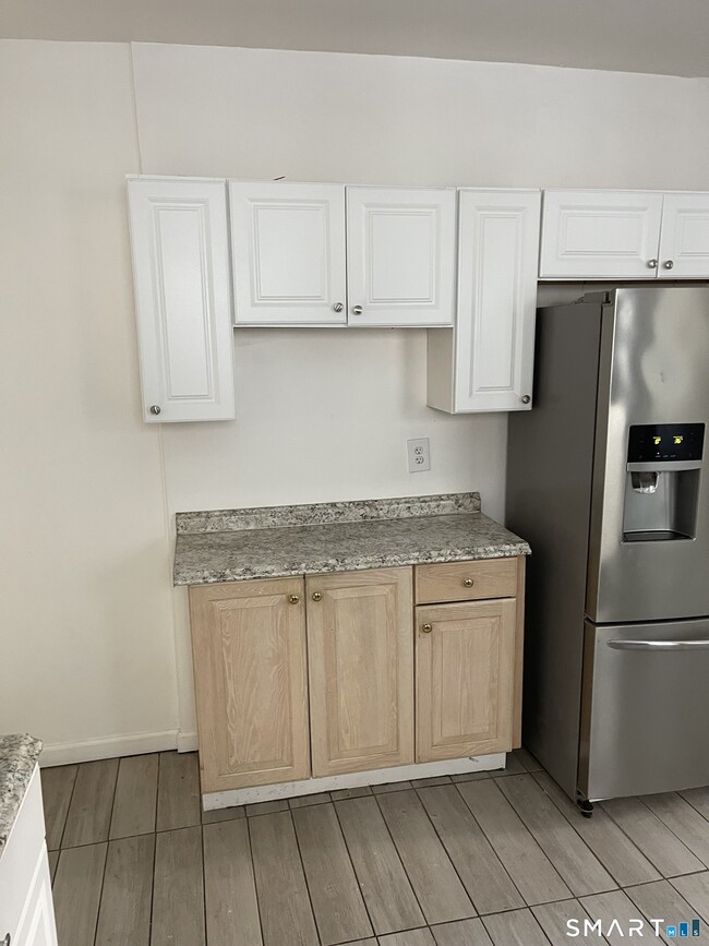 Building Photo - 191 Parrott Ave