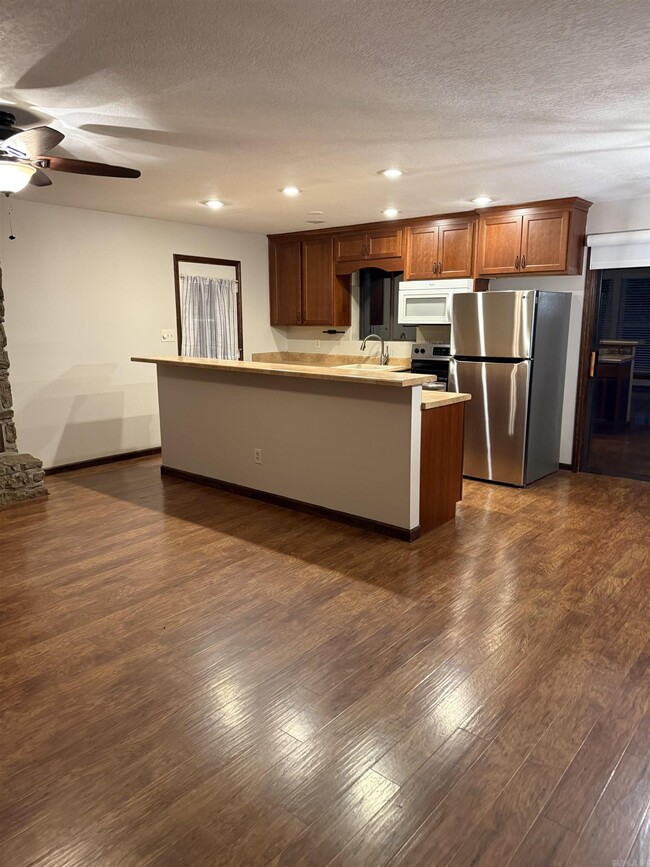 Foto del edificio - 236 Pine Knot Rd
