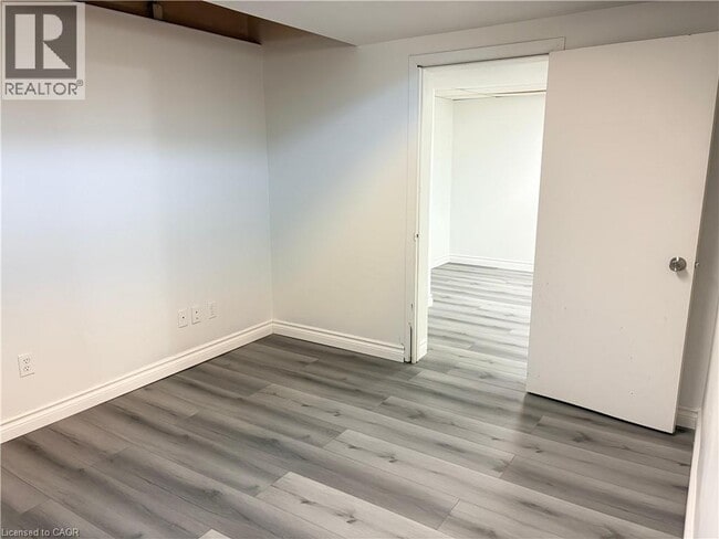 Building Photo - 124 King St N