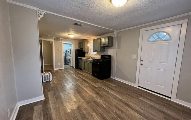 Building Photo - 3023 Kingston Ave