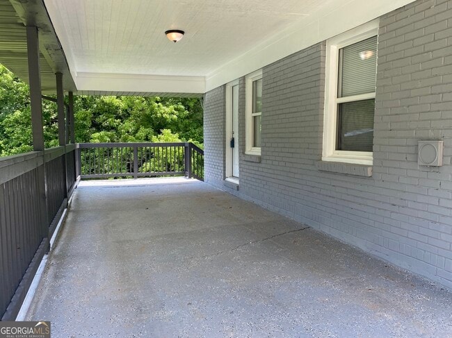 Building Photo - 2107 Garden Cir