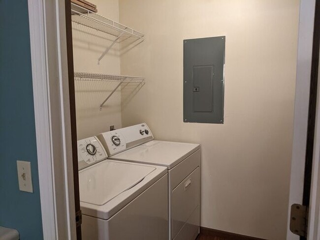 Building Photo - Hot Deal: This season, qualified applicants can receive $1,000 OFF move-in costs when signing a l...