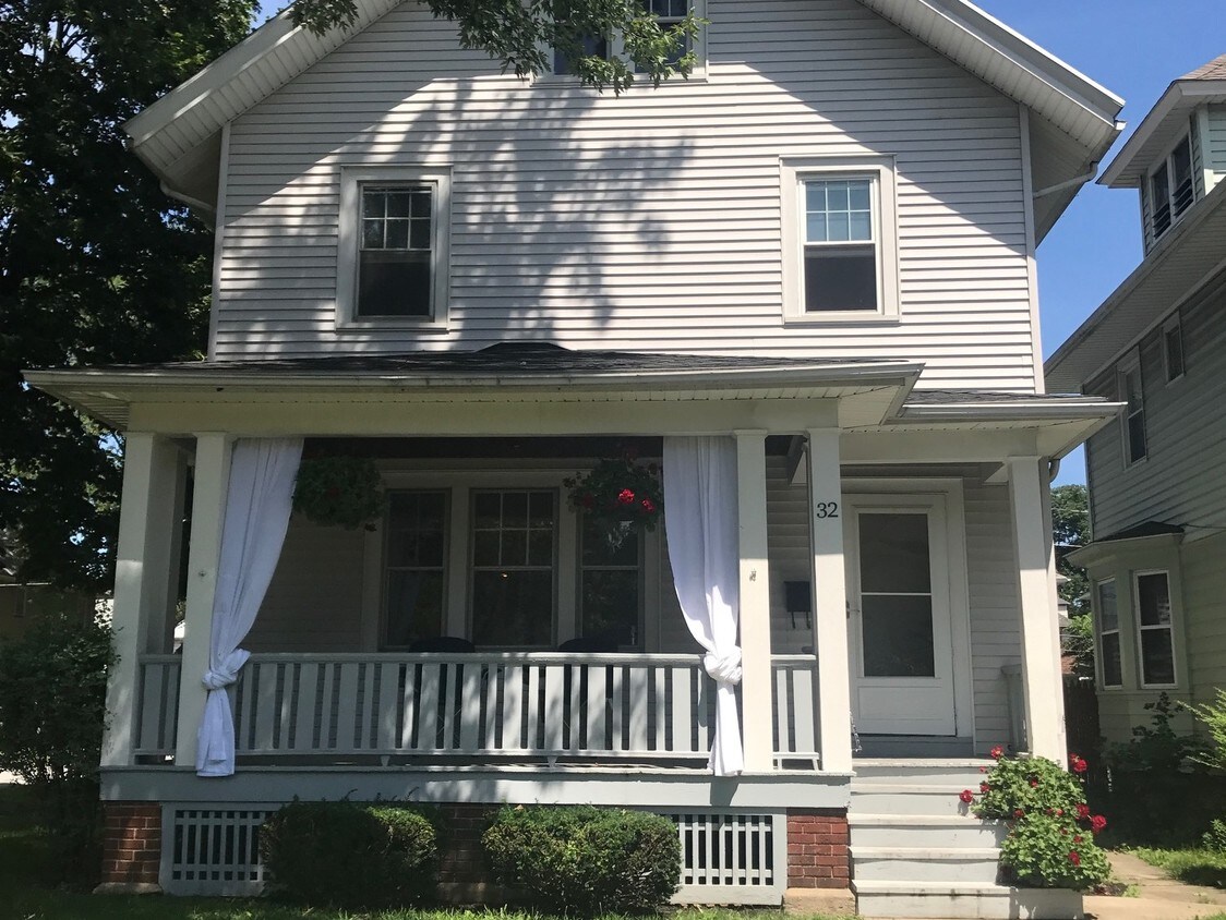 Fabulous Front Porch - 32 Ferris St