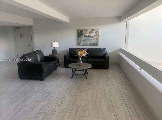 Foto del edificio - 303 Racquet Club Rd