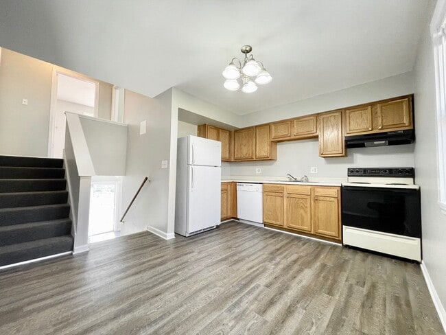 Foto del edificio - 3910-3912 Camelot Dr SE