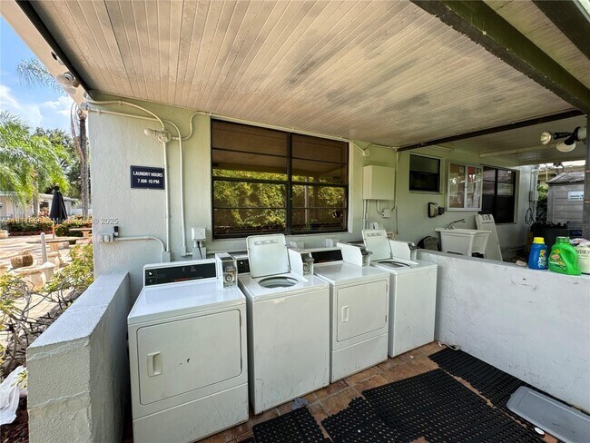 Foto del edificio - 2231 NE 170th St