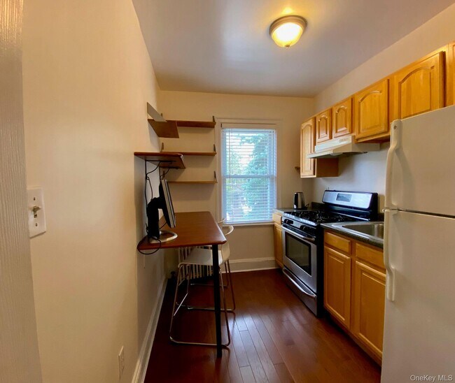 Foto del edificio - 84-06 63rd Ave