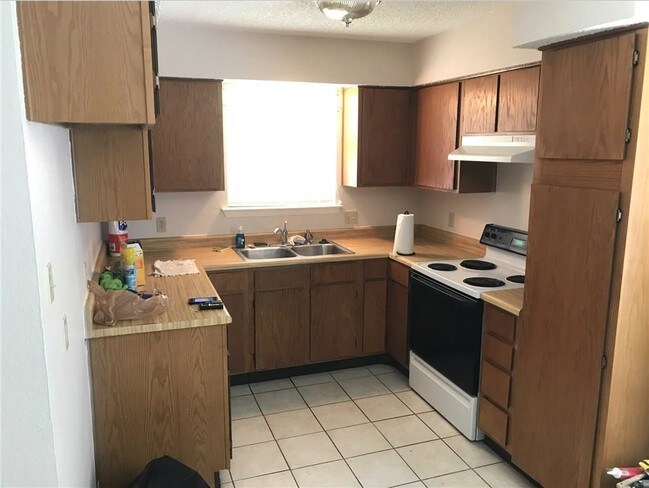 Building Photo - 2320 Lindblad Ct