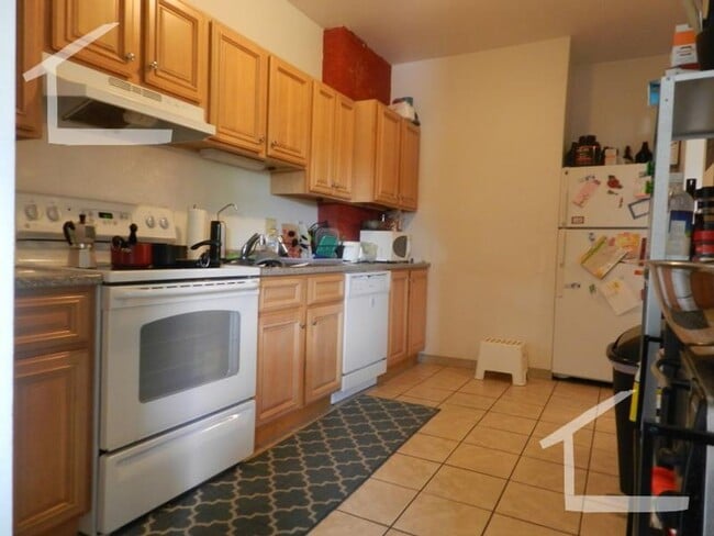 Building Photo - $500 Rebate with Signing! Affordable Apt w 2 baths near Brookline Border.  Heat and Hot Water Inc...