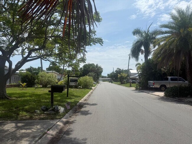 Foto del edificio - 329 W Arlington St