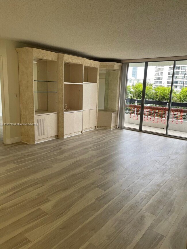 Foto del edificio - 3530 Mystic Pointe Dr