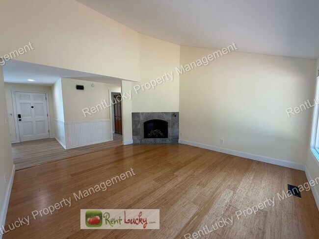 Foto del edificio - GORGEOUS 4 Bedroom Home in Federal Way! Stunning Backyard, Spacious Family Room, and EV Charger I...