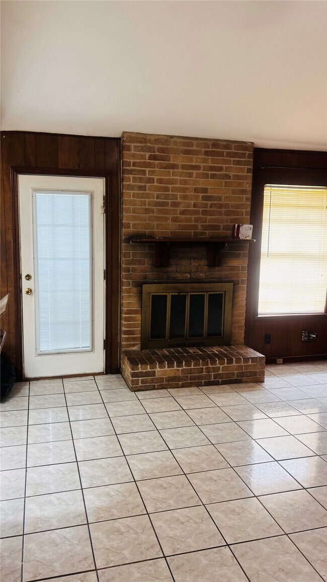 Building Photo - 8343 Sterlingshire St