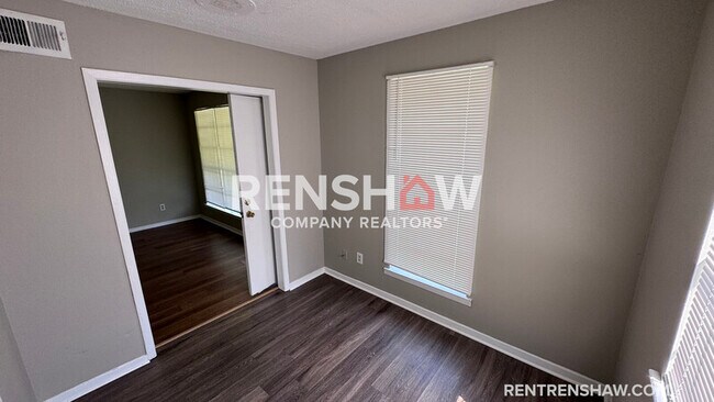 Foto del edificio - 3425 Arnold Rd