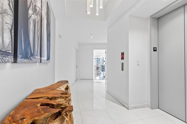 Foto del edificio - 851 NE 1st Ave