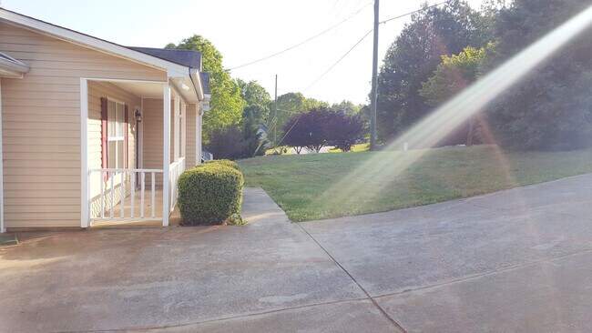 Building Photo - 466 Southern Trace Dr