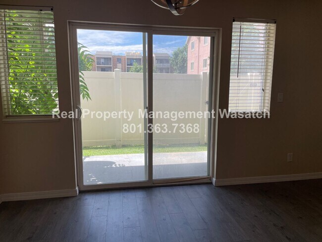 Building Photo - Come See this Charming 2 BED 2 BATH CONDO in Bountiful Ut!