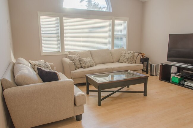 Building Photo - 4bd/2.5ba Seattle Home