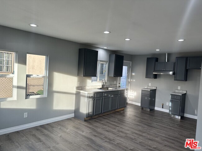 Foto del edificio - 1551 W 55th St