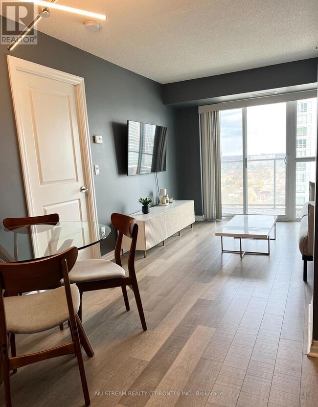 Photo du bâtiment - 275 Yorkland Rd