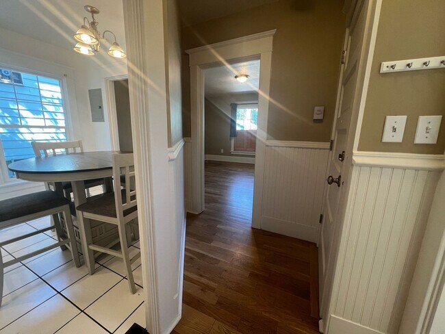 Building Photo - Belmont Area Duplex