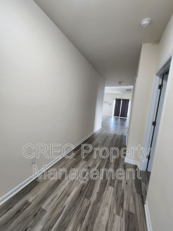 Foto del edificio - 260 Hyrne Dr
