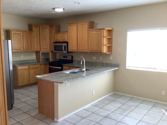 Building Photo - 6676 Augusta Hills Dr NE