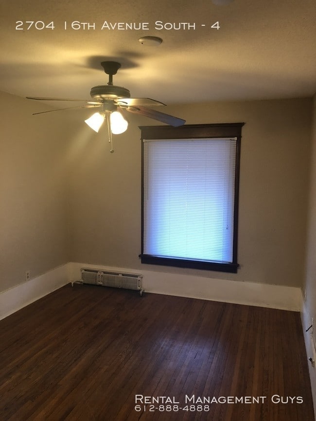 Building Photo - Huge 5 Bedroom Apartment with Balcony