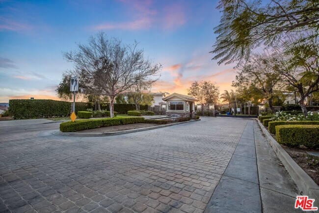 Foto del edificio - 19797 Trammell Ln