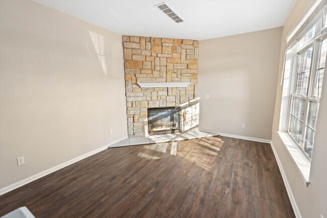 Building Photo - 890 Lothrop Rd
