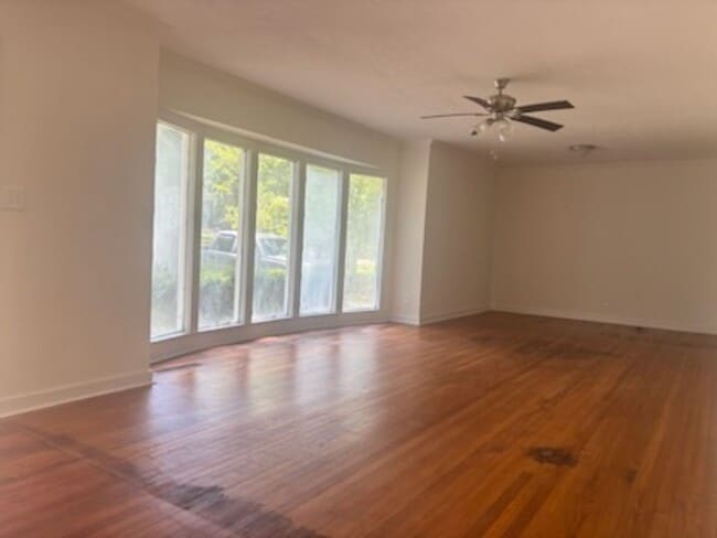 Building Photo - 3147 Shirley Dr